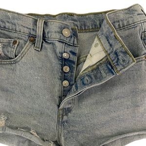 levi’s light wash denim shorts